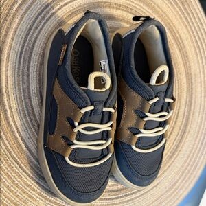 OshKosh B'gosh kids Navy and Brown Sneakers